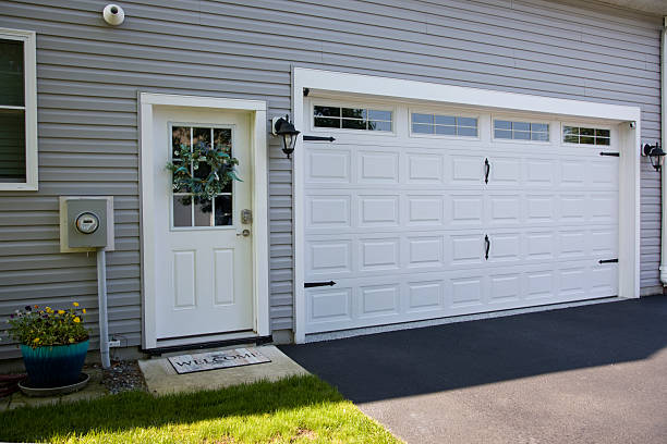 24/7 Emergency Garage Door Panel Replacement experts in Comstock Northwest, MI